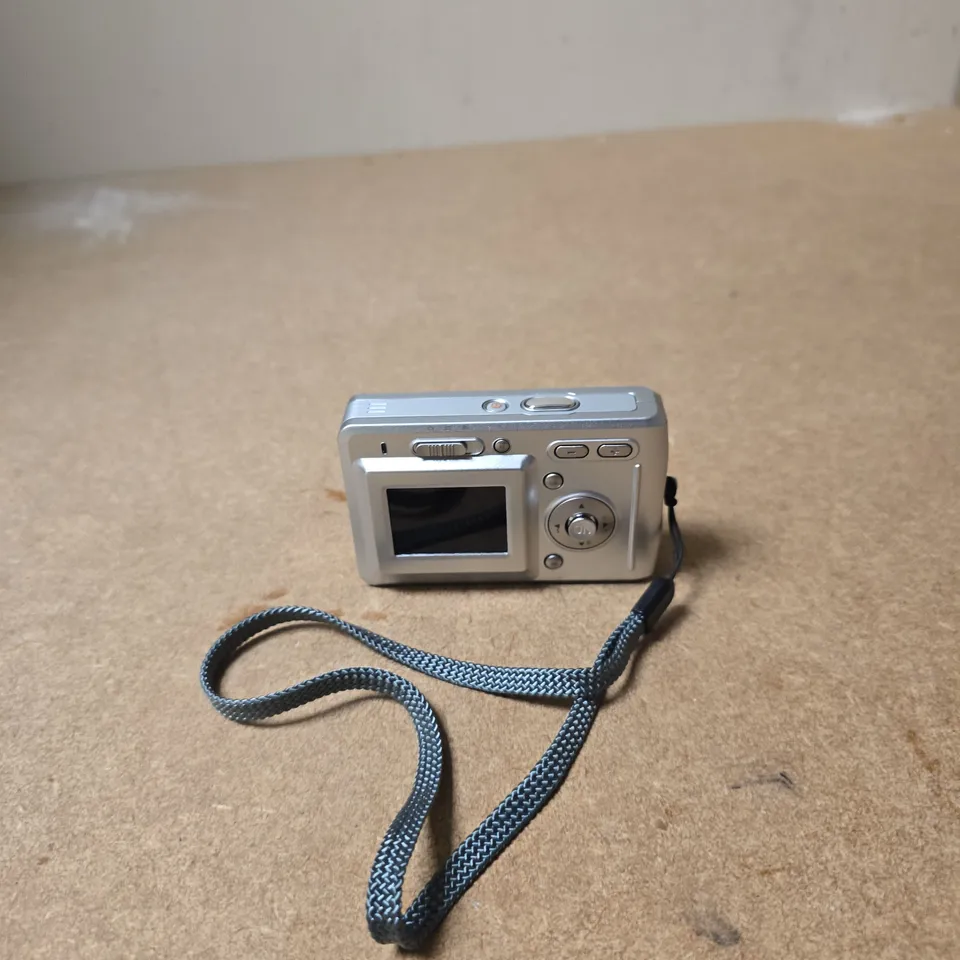 MEGAPIX COMPACT DIGITAL CAMERA – 10 MEGAPIXEL