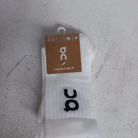 ON LOGO SOCK HIGH 3P – WHITE, UK SIZE M 