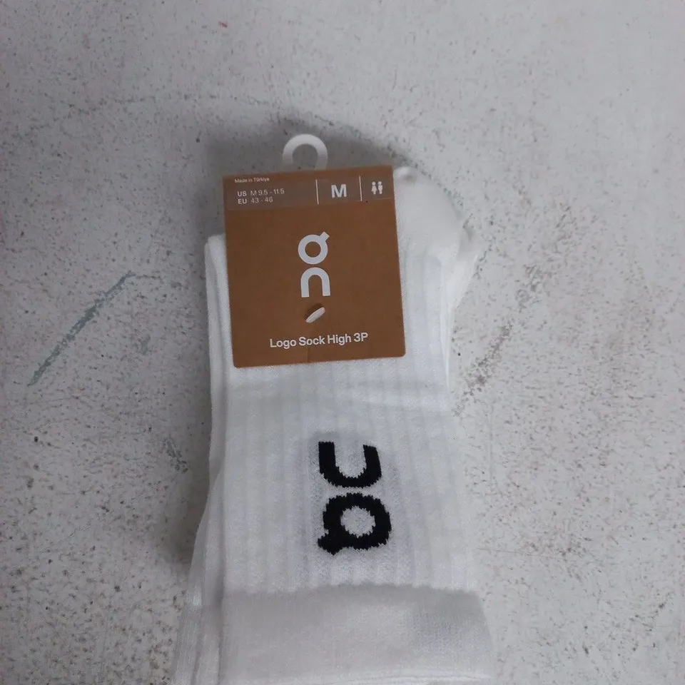 ON LOGO SOCK HIGH 3P – WHITE, UK SIZE M 