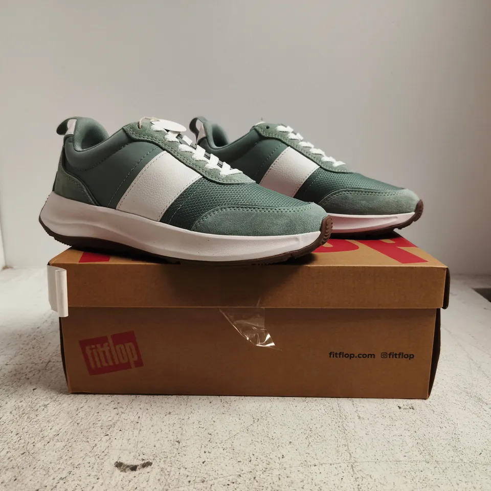 BOXED PAIR OF FITFLOP F-MODE FLOW FABRIC/SUEDE TRAINERS IN FROSTED SAGE SIZE UK 4.5