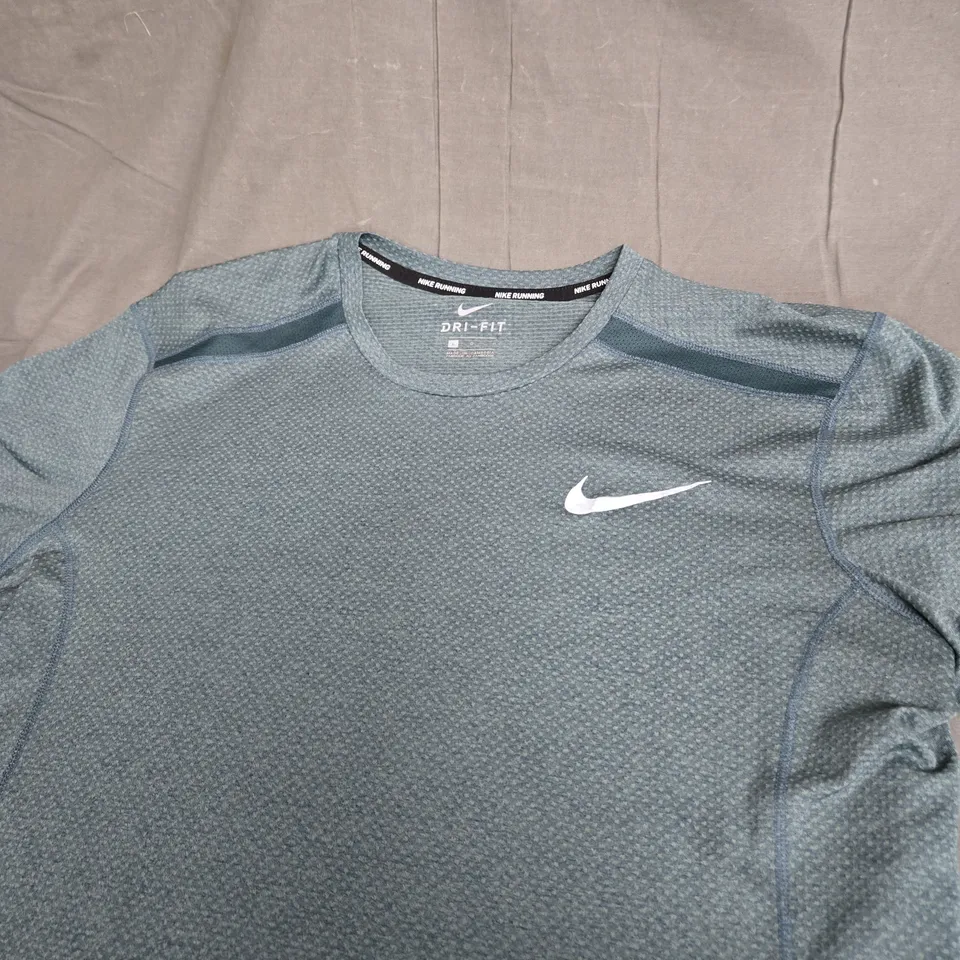 NIKE DRI-FIT RUNNING TEE SIZE L