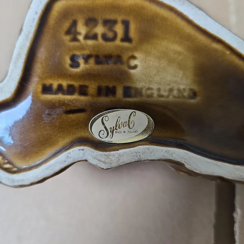 SYLVAC 4231 DEER IN LOG CERAMIC FIGURINE MADE IN ENGLAND