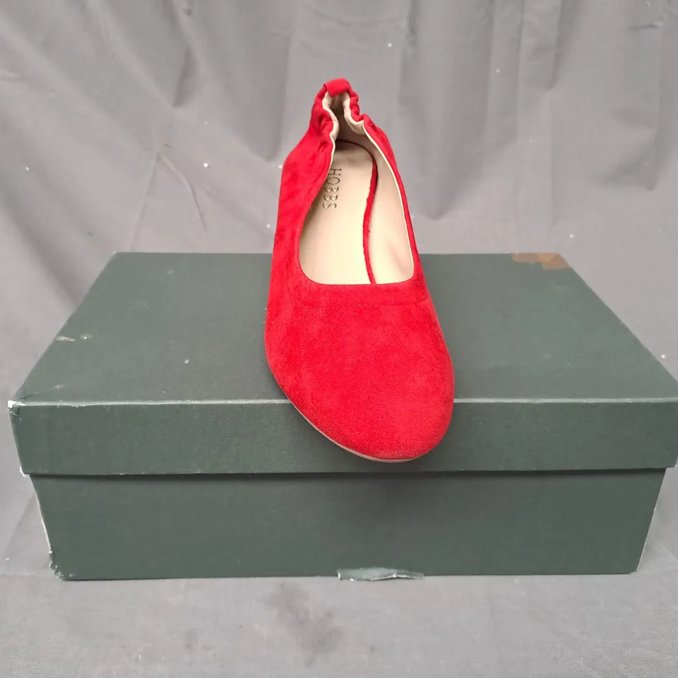 BOXED PAIR OF HOBBS LONDON CLOSED TOE BLOCK HEEL FINE SUEDE SHOES IN RED UK SIZE 5