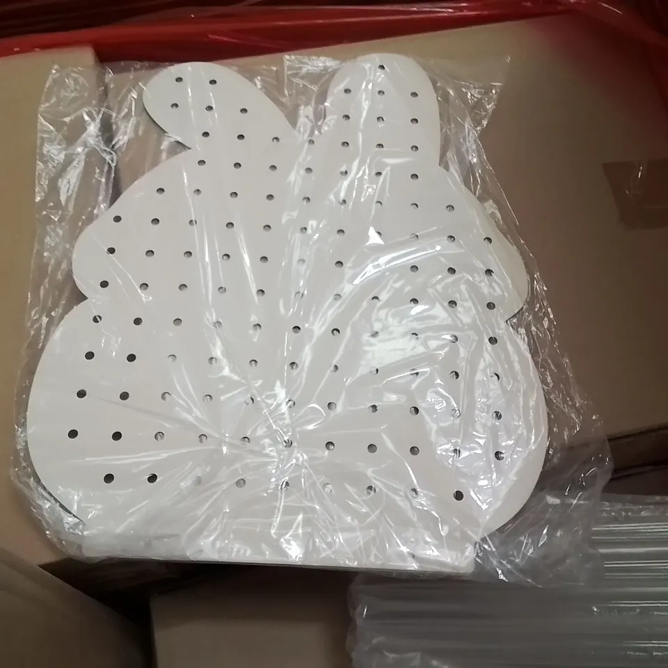 PALLET CONTAINING A LARGE QUANTITY OF KIDS BEDROOM PEGBOARDS