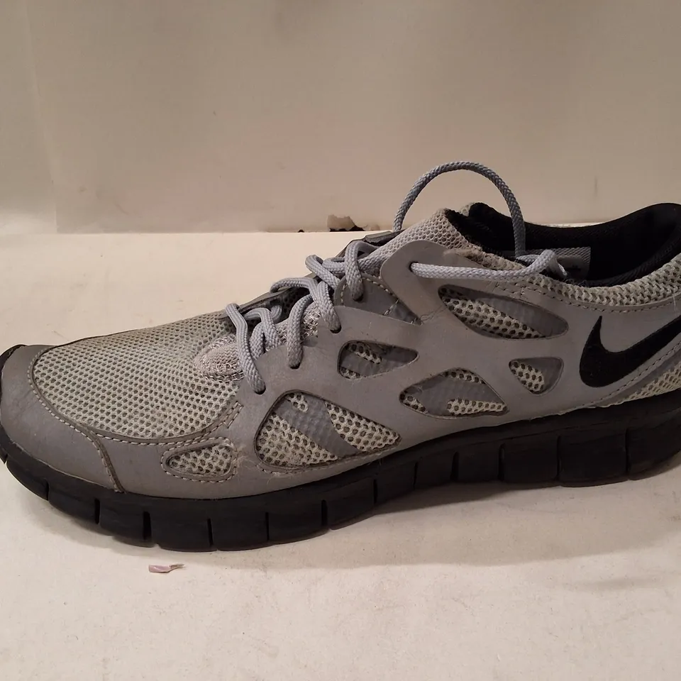 NIKE FREE RUN 2 TRAINERS – GREY MESH, UK 7 (US 8 / EUR 41)