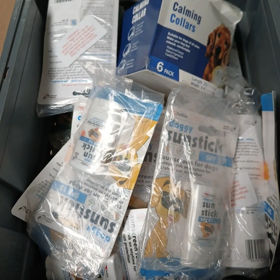 APPROXIMATELY 18 ASSORTED ITEMS INCLUDING PET DEODORISING SPRAY AND PET EYE DROPS 