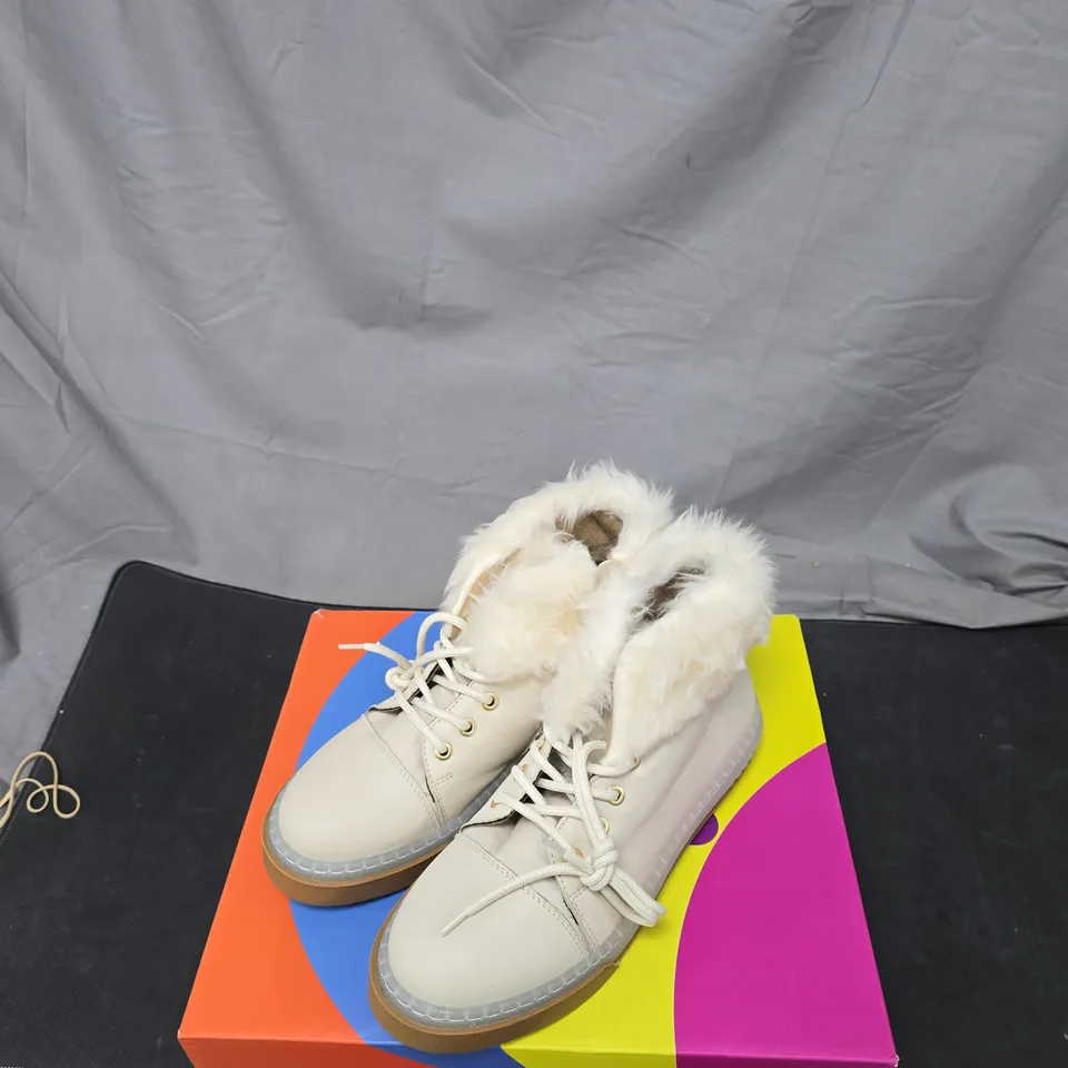 ADESSO WHITE FUR-LINED ANKLE BOOTS UK 6