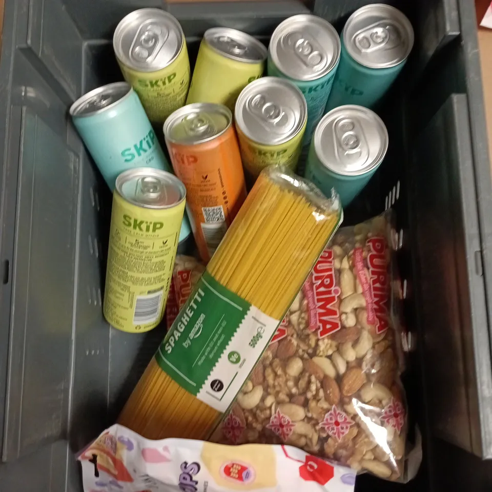APPROXIMATELY 12 ASSORTED FOOD AND DRINKS ITEMS TO INCLUDE - GHOST ENERGY CHERRY LIMEADE, YUMMA CANDY STRAWBERRY FIZZ, SKIP CBD WATER PEACH & GINGER FLAVOUR ETC 