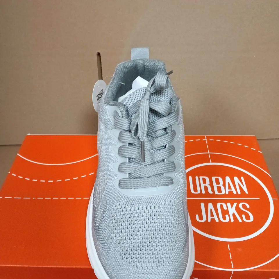 BOXED PAIR OF URBAN JACKS JAVELIN GREY TRAINERS – UK 5