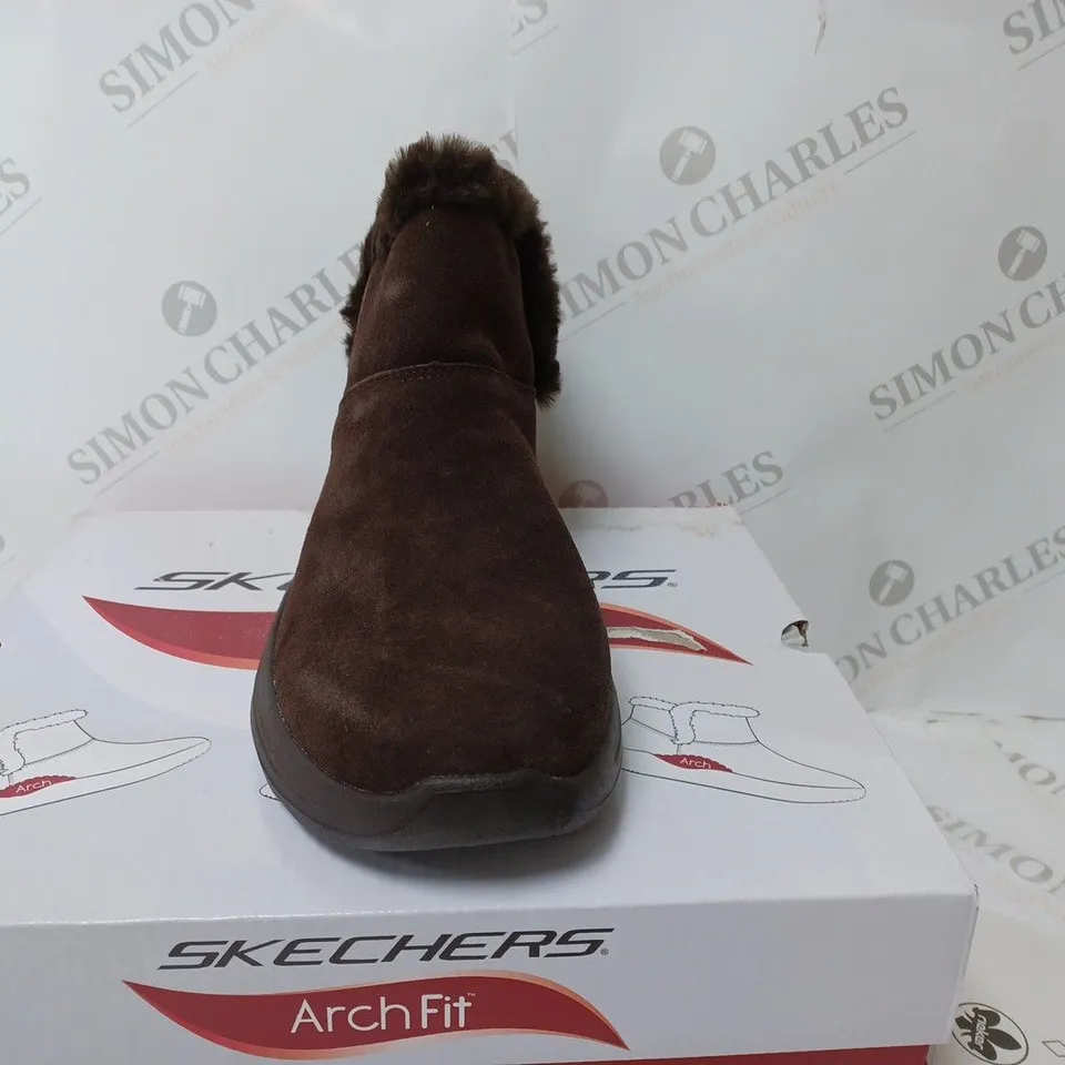 SKECHERS JOY CHUGGA BOOT CHOCOLATE SIZE 6