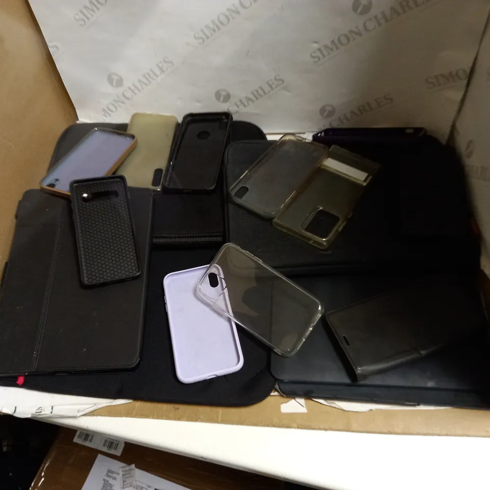 LOT OF APPROXIMATELY 12 CASES FOR PHONES AND TABLETS