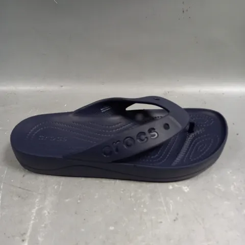 CROCS BAYA PLATFORM FLIP IN NAVY - 7