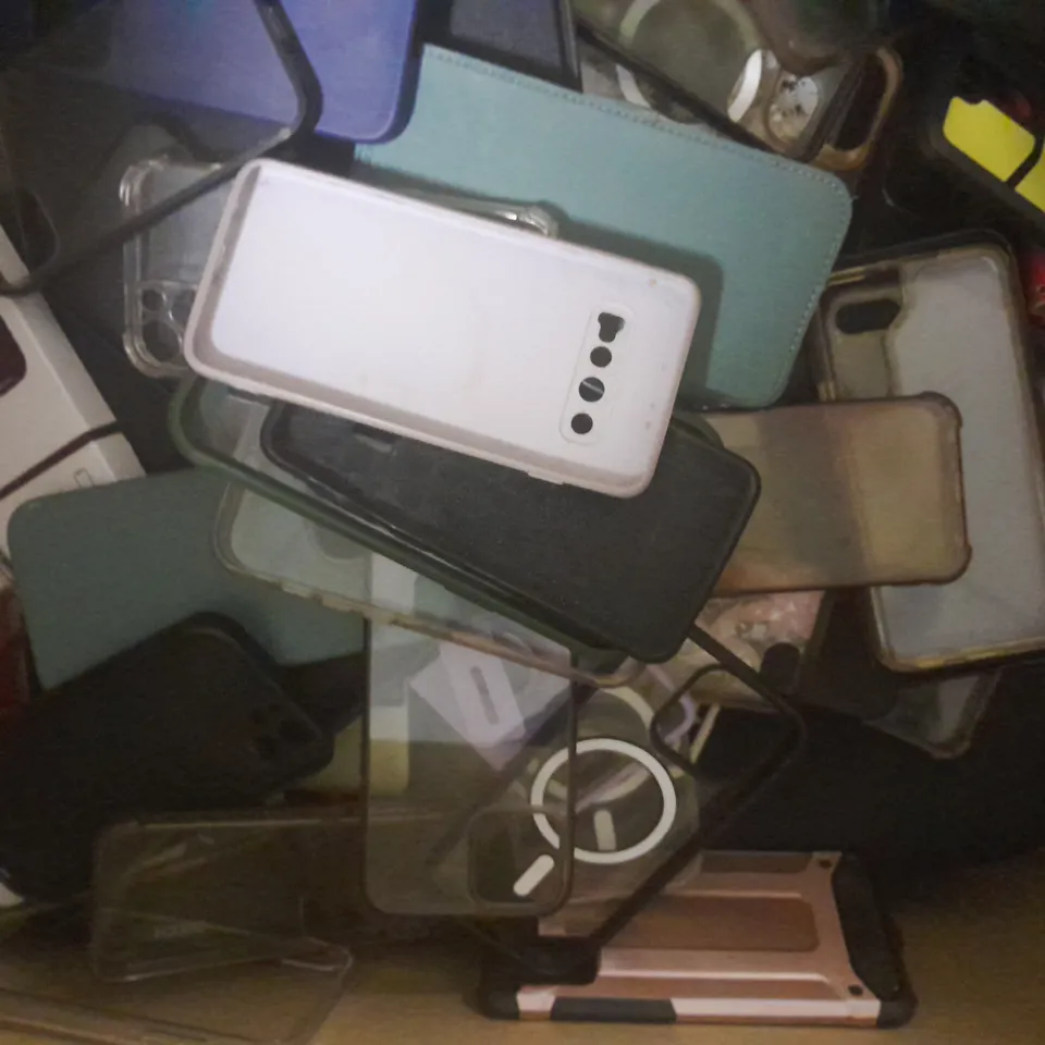 BOX OF APPROXIMATELY 50 ASSORTED PHONE AND TABLET CASES IN VARIOUS STYLES, SIZES, AND COLOURS