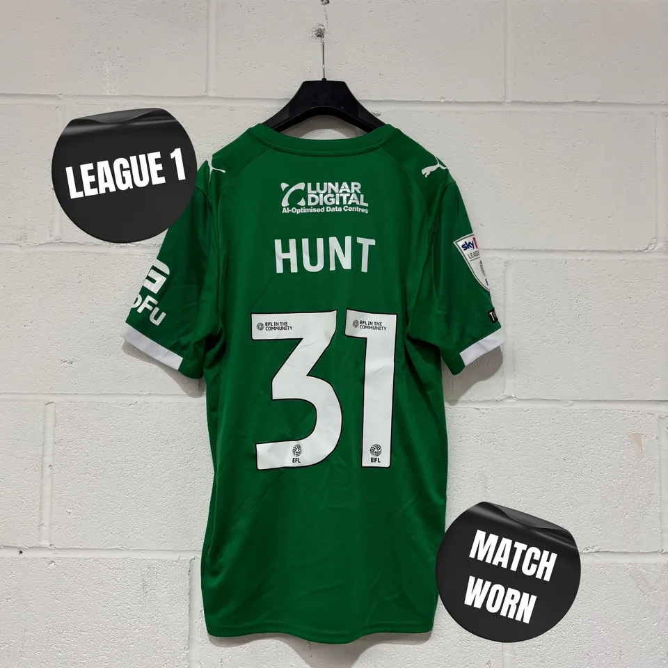 STOCKPORT COUNTY F.C LEAGUE ONE MATCH WORN THIRD KIT IN GREEN - UK M / JACK HUNT #31
