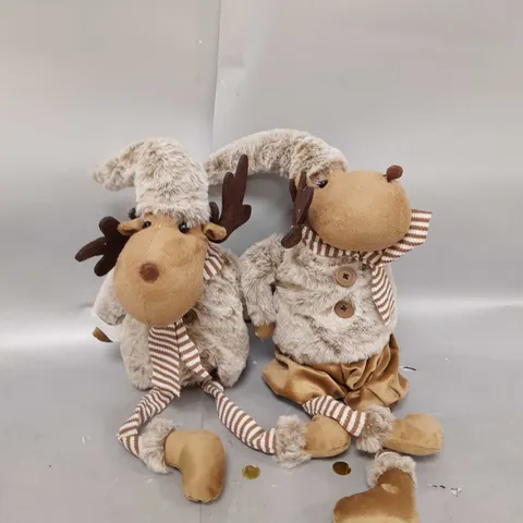 TWO SITTING MOOSE DECOR