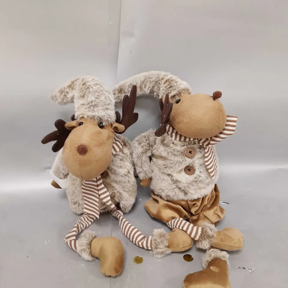 TWO SITTING MOOSE DECOR