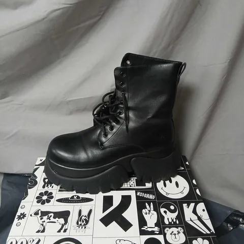 KOI FOOTWEAR BLACK PLATFORM LACE-UP COMBAT BOOTS SIZE 7