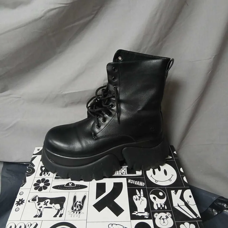KOI FOOTWEAR BLACK PLATFORM LACE-UP COMBAT BOOTS SIZE 7