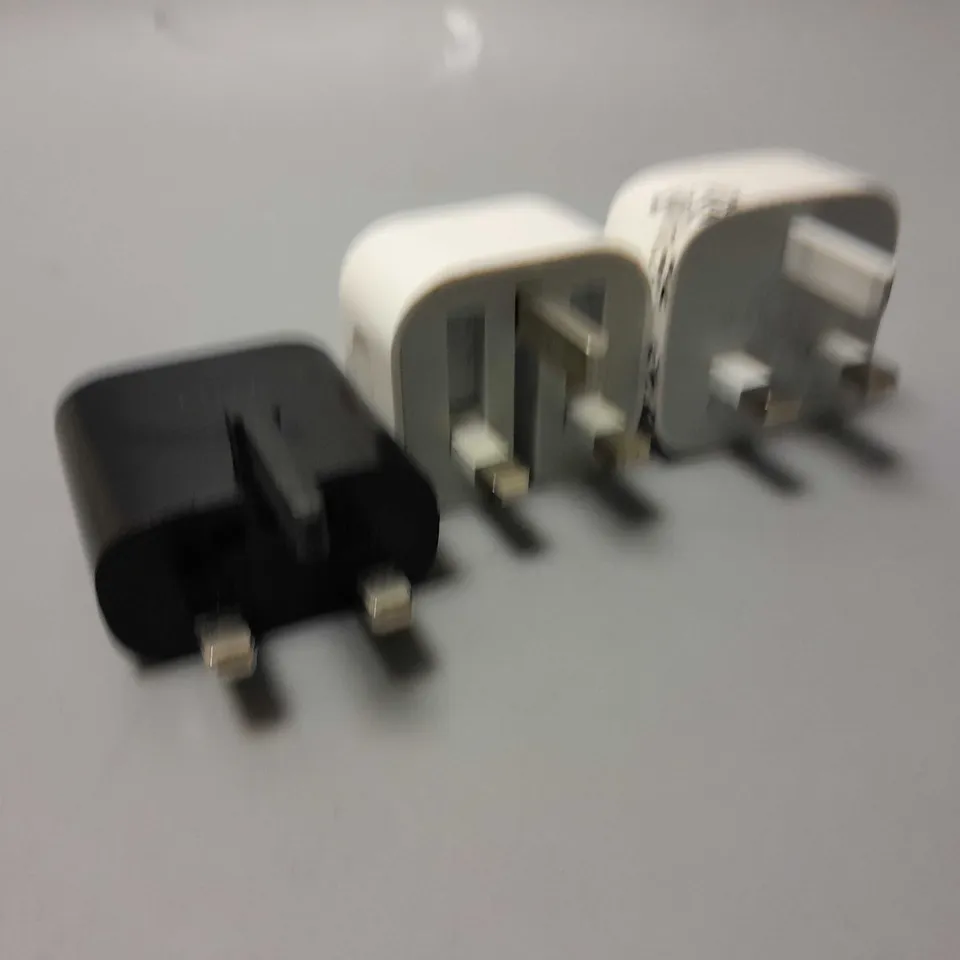 APPROXIMATELY 200 ASORTED USB-C PLUGS TO INCLUDE SAMSUNG, APPLE, UGREEN, ETC