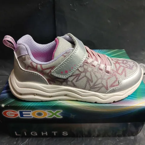 UK 13 GEOX KIDS TRAINERS LIGHTS – GREY/SILVER WITH PINK LACES