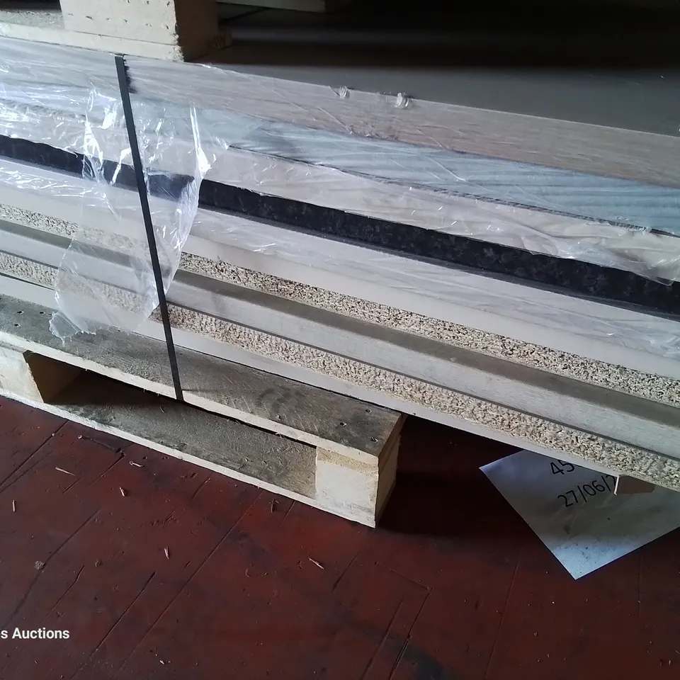 PALLET OF APPROXIMATELY 11 LAMINATE 3M WORKTOPS