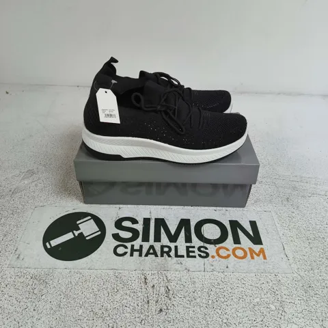 BOXED PAIR OF URBAN JACKS CALYPSO SHOE IN BLACK - UK 5