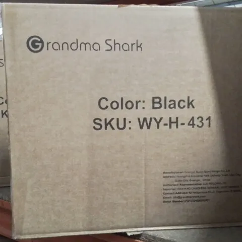 BOXED SET OF 10 GRANDMA SHARK CLOTHES HANGERS BLACK 
