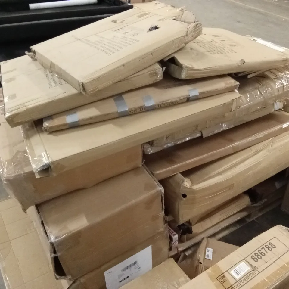 PALLET OF ASSORTED INCOMPLETE INDOOR AND GARDEN FURNITURE PARTS AND PIECES 