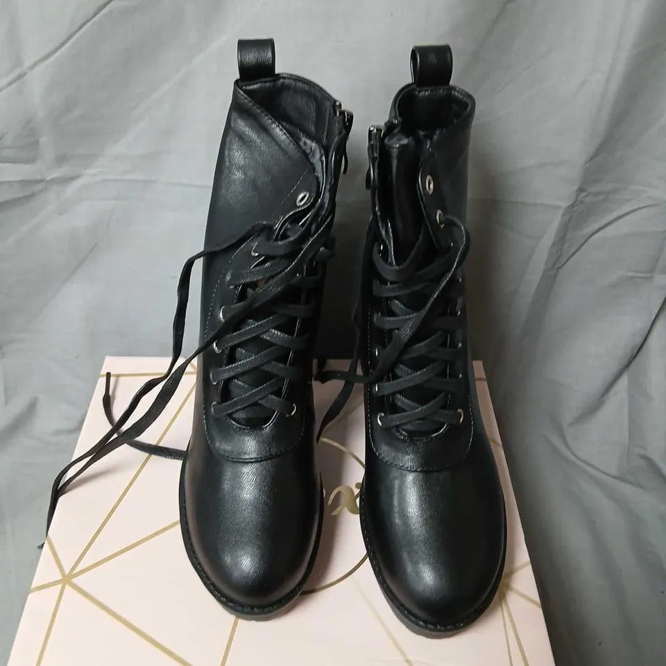 ESSEX GLAM BI-3 BLACK SYNTHETIC LEATHER ANKLE BOOTS – UK 5 (EU 38, US 7)