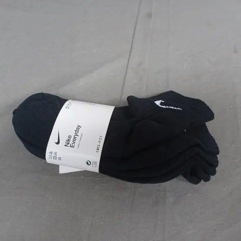 NIKE DRI-FOT EVERYDAY CREW SOCKS - SIZE 5-8 - X3 PAIRS