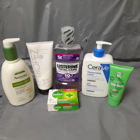 APPROXIMATELY 20 ASSORTED COSMETICS PRODUCTS TO INCLUDE - AVEENO CREAM - DETTOL SOAP - LISTERINE MOUTHWASH - ETC