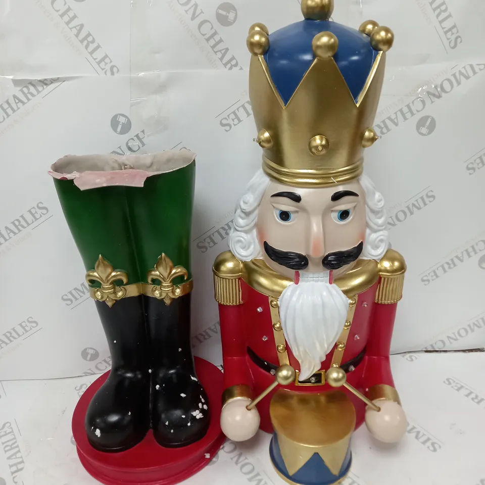 OUTLET SANTA EXPRESS LARGE PRE-LIT NUTCRACKER
