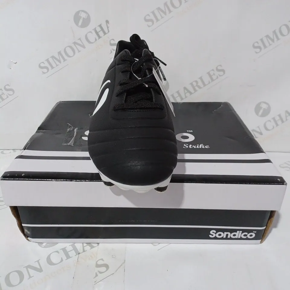 BOXED PAIR OF SONDICO STRIKE SG FOOTBALL BOOTS IN BLACK/WHITE UK SIZE 2