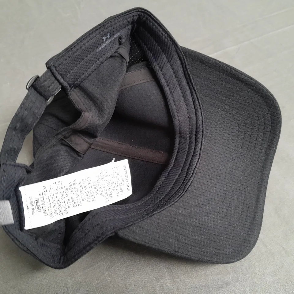 UNDER ARMOUR BLACK BASEBALL CAP - OSFM