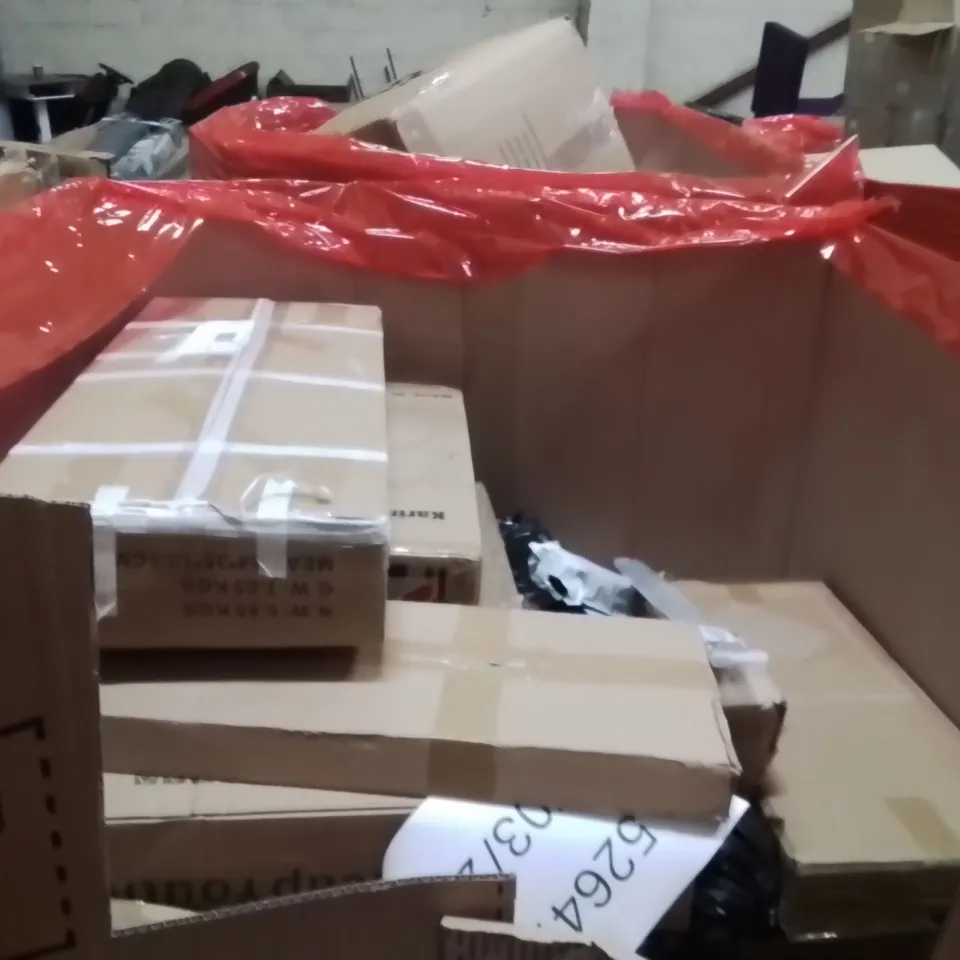 PALLET OF ASSORTED HOUSEHOLD GOODS AND PRODUCTS TO INCLUDE;BLANKET,AIR FRYER OVEN,WATER SPRAY MOP