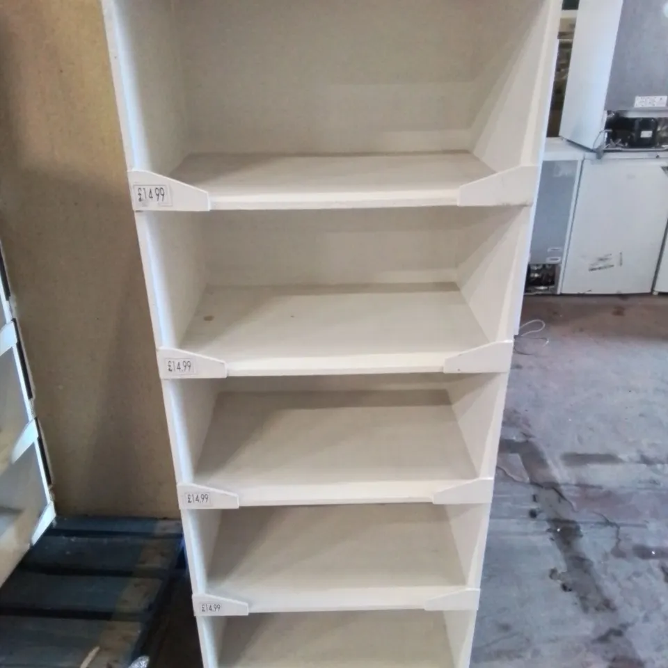 PALLET CONTAINING APPROXIMATELY 4 WOODEN DISPLAY CUPBOARDS/SHELVES 