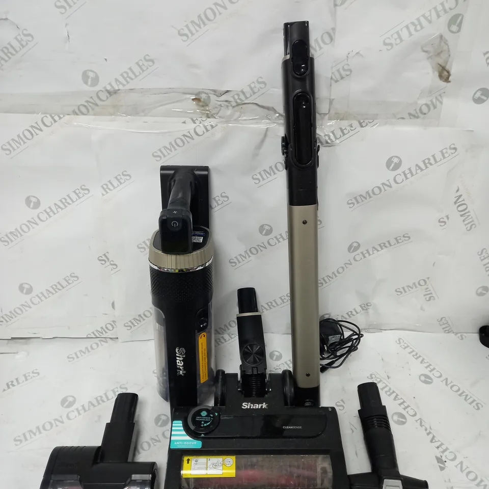 BOXED SHARK STRATOS CORDLESS VACUUM IZ400UKT