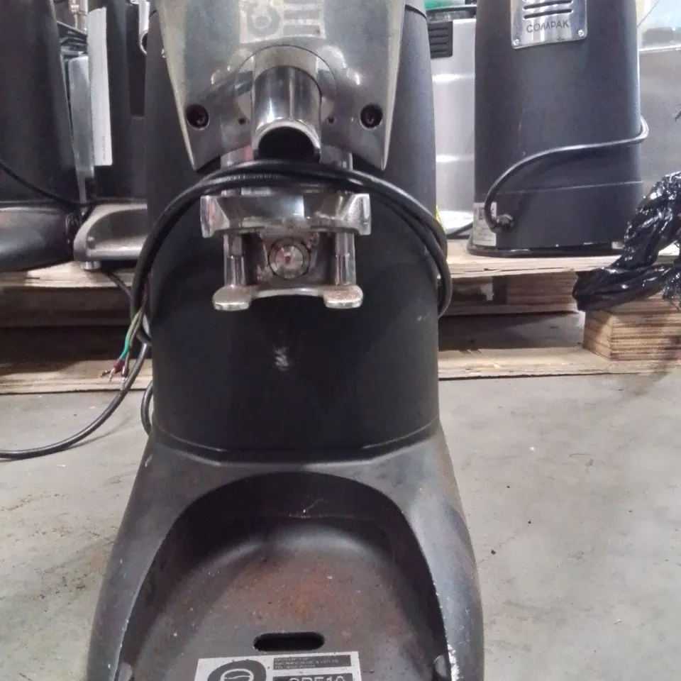 COMPAK CPF10 COMMERCIAL COFFEE BEAN GRINDER