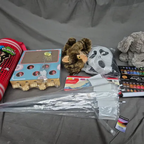 QUANTITY OF ASSORTED TOYS TO INCLUDE ACRYLIC PAINT, UMBRELLA, AND SCREAM MASK ETC. 