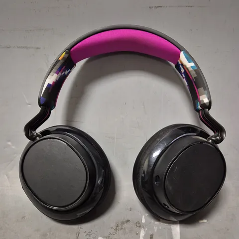 SKULLCANDY SLYR MULTI-PLATFORM OVER-EAR WIRED GAMING HEADSET