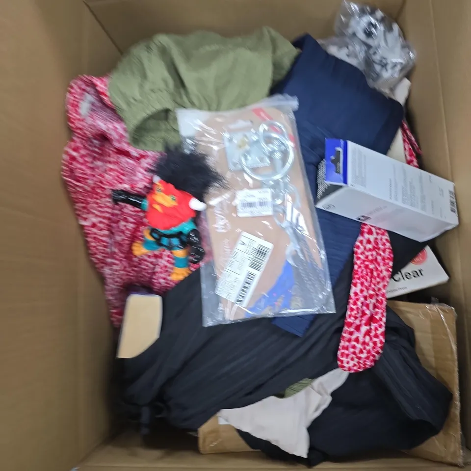 LARGE BOX OF APPROX 20 ASSORTED ITEMS TO INCLUDE CLOTHING ITEMS, SHOES AND BOOKS 