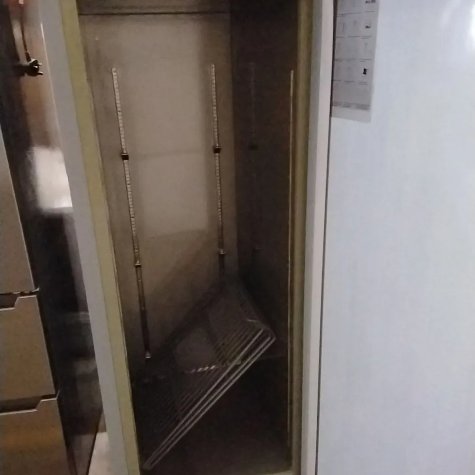 W-221005 - UPRIGHT REFRIGERATED SINGLE DOOR VERTICAL CABINET - 415L (GN600TN)SHARE