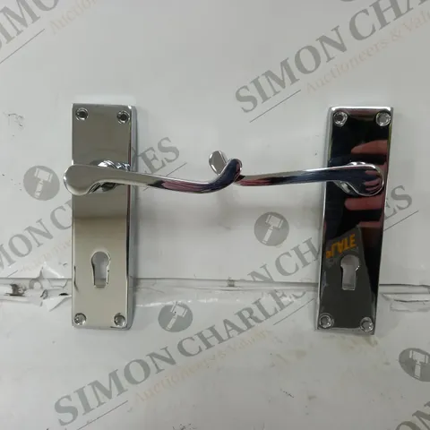 JEDO COLLECTION SILVER DOOR HANDLE WITH LOCK
