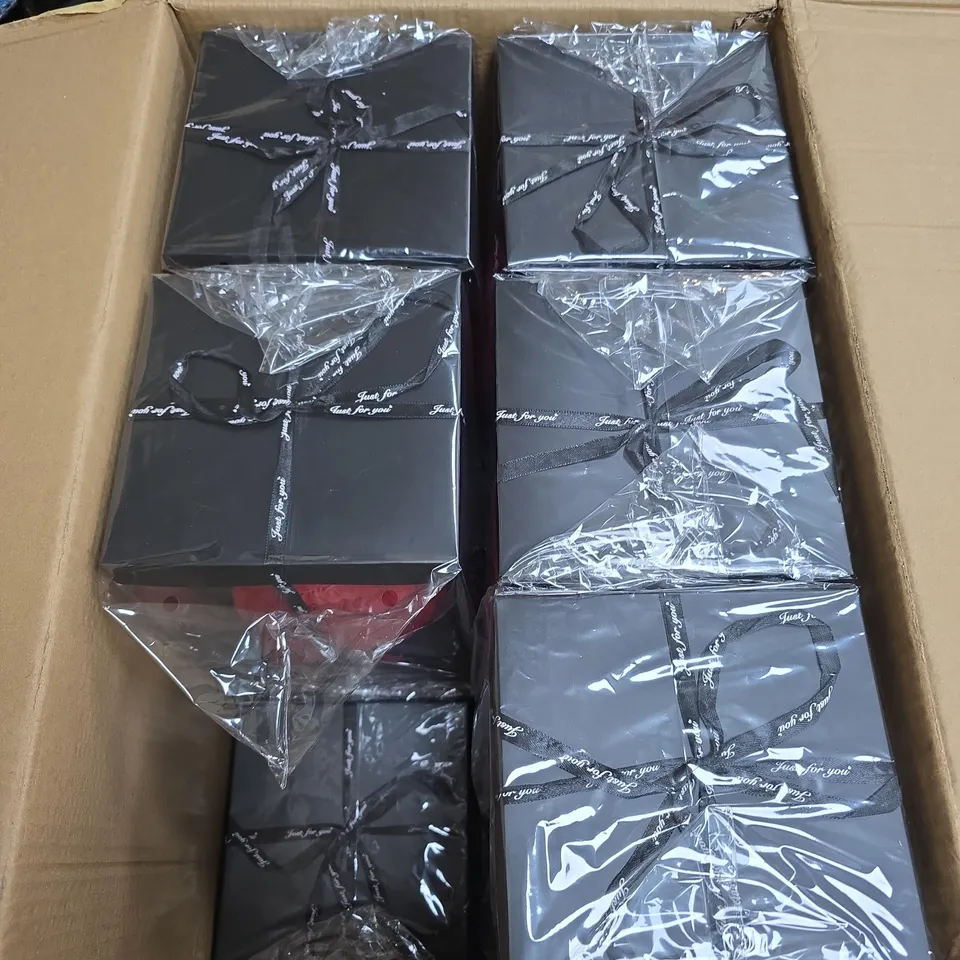 BOX OF APPROXIMATELY 10 BEAR ARTIFICIAL ROSE BOUQUETS