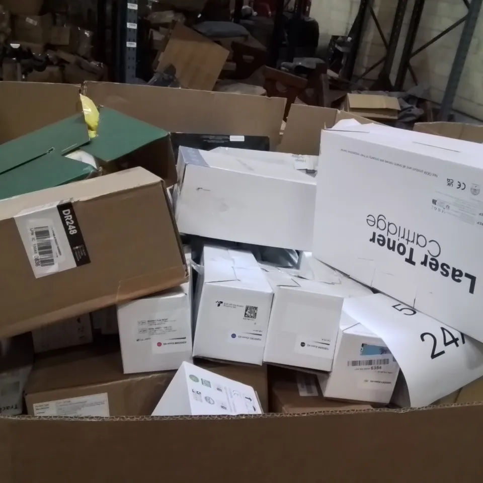 PALLET CONTAINING A VERY LARGE QUANTITY OF LASER TONER CARTRIDGES