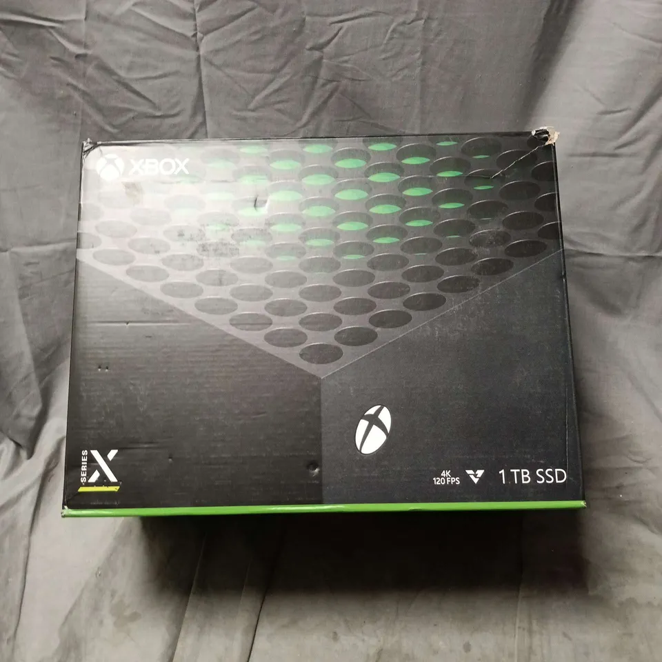X BOX X SERIES GAME CONSOLE 4K 120 FPS 1TD SSD. BOXED WITH POWER SUPPLY AND GAME CONTROLLER