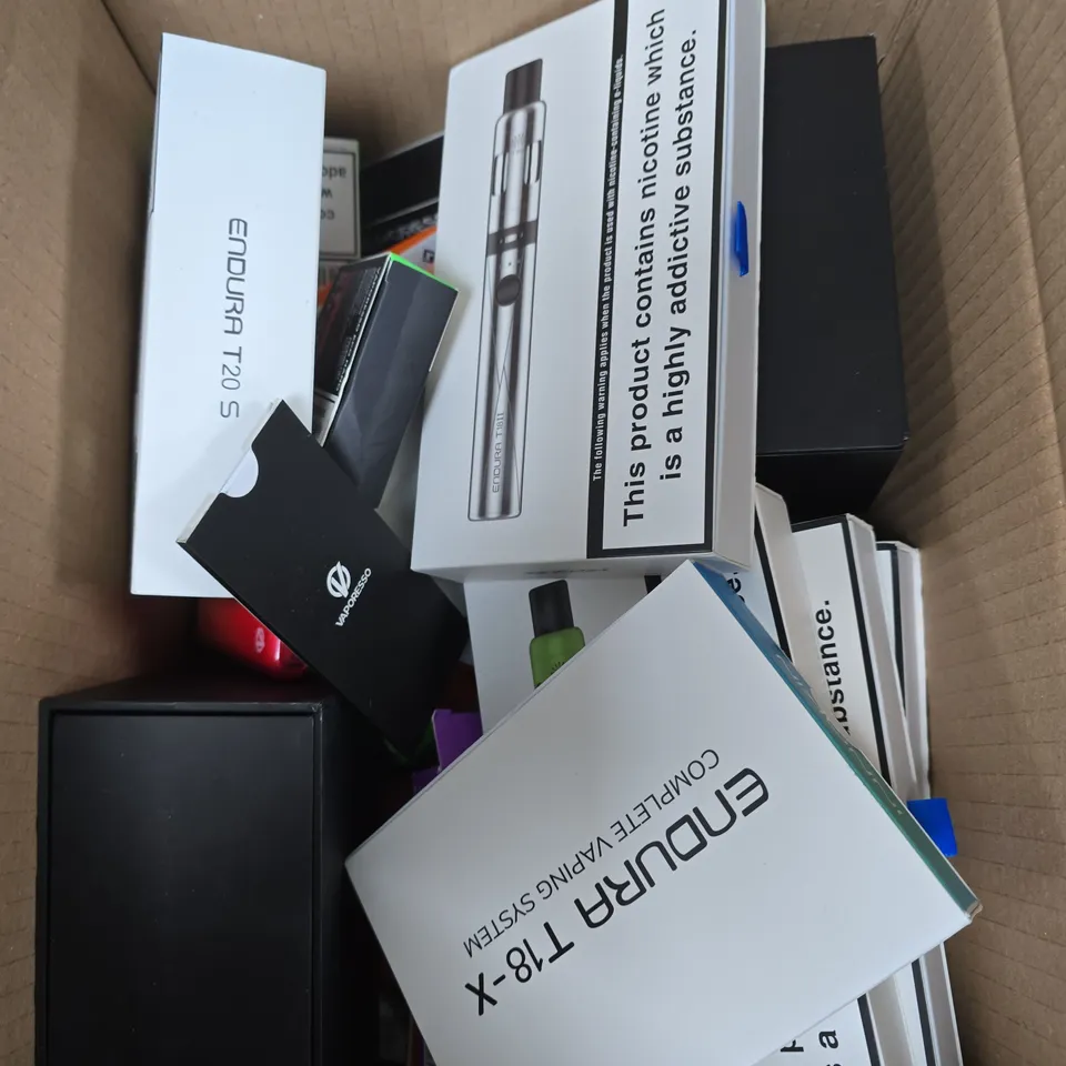 APPROXIMATELY 15 ASSORTED E-CIG PRODUCTS AND ACCESSORIES TO INCLUDE GEEKVAPE, VAPORESSO, ENDURA ETC 