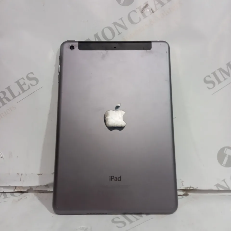 APPLE IPAD MINI 2 IN GREY