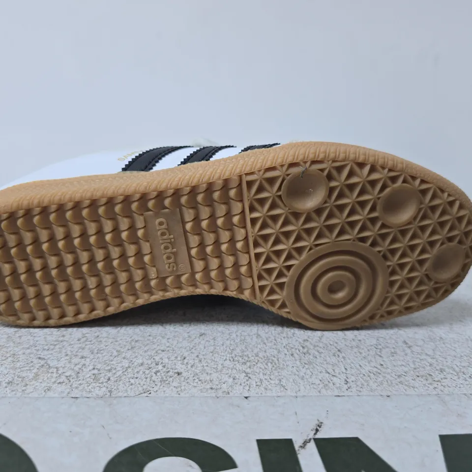 PAIR OF ADIDAS SAMBA TRAINERS – SIZE 5