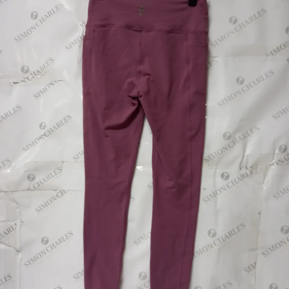 BOX OF ASSORTED CLOTHES APPROXIMATELY 10 TO INCLUDE JACKETS, JUMPERS, T-SHIRTS ETC 